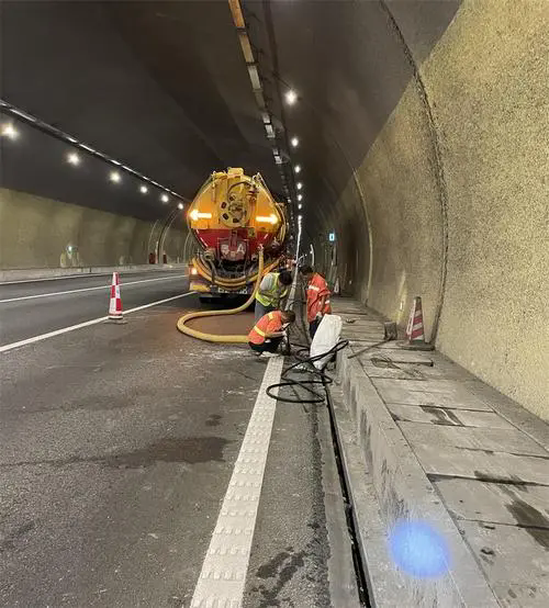 新田隧道排水渠清淤